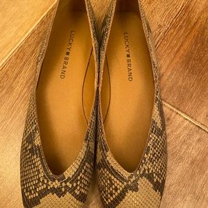 Snake skin look flats size 8 new